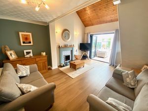 Lounge/Diner- click for photo gallery